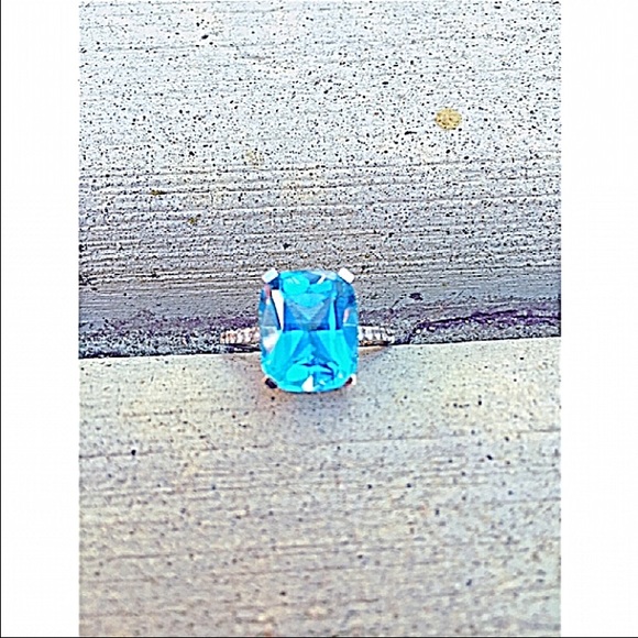 3 carat blue topaz & diamond ring - Picture 2 of 5